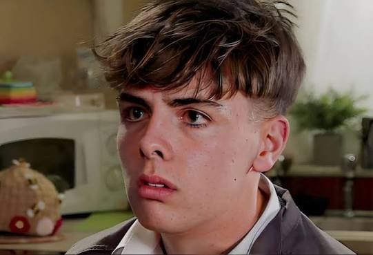 😱 CORRIE FANS THINK MASON RADCLIFFE IS “NOT REALLY DEAD” AFTER BETSY'S HEARTBREAKING CONFESSION!!! Coronation Street fans are convinced they may have spotted a huge clue pointing to a shock Mason Radcliffe