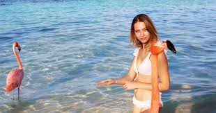 Tinne oltmans is a netherlandic social media star who has gained populairty through the eponymous instagram account. Tinne Oltmans Laat Gemene Vraag Na Bikinifoto Niet Onbeantwoord Nee Ik Ben Absoluut Niet Zwanger Showbizz Hln Be