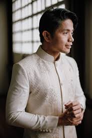 Modern filipino wedding dresses have evolved over time into the elegant white gowns you often see, but with a slight resemblance to the filipiniana. This Wedding Will Transport You Back In Time To Old Manila Barong Tagalog Wedding Filipiniana Wedding Filipino Wedding