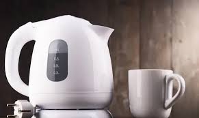Mắc 3 sai lầm khi dùng ấm siêu tốc, khác nào tự đưa "thuốc độc" vào miệng  mình