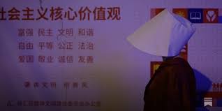 从“上海白纸”到“上海万圣”，那些在创伤后继续走上街头的年轻人- WOMEN我们