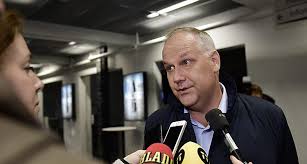 Innan honom var det lars ohly. 8 Sidor Vansterpartiets Ledare Slutar