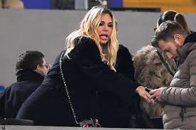 Più di una volta, l'eterno capitano giallorosso ha infatti affermato di volere cinque figli. Ilary Blasi Incinta In Tribuna Con I Figli La Gazzetta Dello Sport