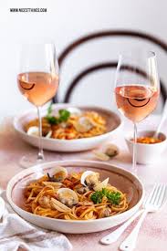 Spaghetti Alle Vongole Rezept Rosewein Der Provence Nicest Things Spaghetti Alle Vongole Wein Und Kase Party Essen Und Wein