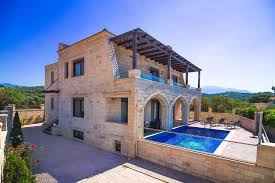 Porcelain, tableware, glass, crystal, cushions, bed linen, bath linen. Versace Villa Griechenland Almyrida Booking Com