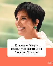 Momager has a new look and we are so here for it. 🤩 Kris Jenner's latest  haircut is making waves — and not just because it's giving us all the  youthful energy