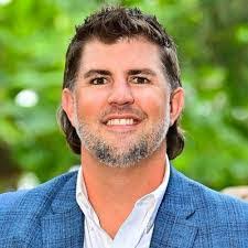 Kelly Suttles's Instagram, Twitter & Facebook