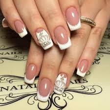 Zunächst sollten ihre nägel gleichmäßig mit einer nagelfeile in form gebracht werden. French Nagel Zu Hause Selber Machen Ideen Und Anleitungen