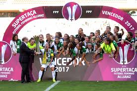 Jogada de ana capeta na direita e tatiana pinto, em posição de atirar à baliza, rematou para fora. Super Ana Capeta Oferece A Taca Ao Sporting