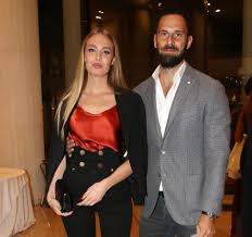 Αυτό, διότι εκεί τα δεδομένα είναι διαφορετικά. Antwnia Kallimoykoy Nikos Paradeishs Mystikos Gamos Gia To Erwteymeno Zeygari Znews