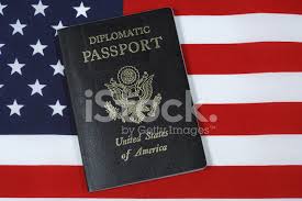 Diplomatenpässe sind reisepässe, die mit einer gültigkeitsdauer von längstens fünf jahren für folgende personen ausgestellt werden Diplomatenpass Auf Amerikanische Flagge Stockfotos Freeimages Com