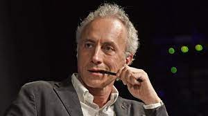 A 20 anni combattevo l'armata rossa (ci ho rimesso letteralmente un occhio della testa), ora combatto gli stati uniti, gli inglesi e i loro alleati. Marco Travaglio Eta Altezza Peso Moglie Figlio Cantante Figlia Carriera