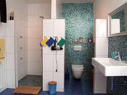 Badezimmer tapezieren oder streichen badezimmer tapezieren oder. Badezimmer Renovieren Diy Academy Mosaikfliesen Badezimmer Renovieren Fliesen