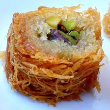 Agyptisches Rezept Fur Gefullte Kunafa Rollen Mit Pistazien Oder Nussen Agyptische Rezepte Agyptisches Essen Turkisches Essen Rezepte