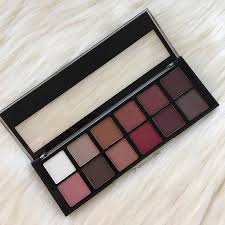 Makeup Makyaj Panosundaki Pin
