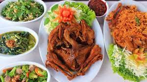 3.271 resep sambal goreng ayam ala rumahan yang mudah dan enak dari komunitas memasak terbesar dunia! Ayam Goreng Bu Tini Makan Lezat Dan Kenyang Suasananya Sejuk Luar Ruangan Tribun Jogja
