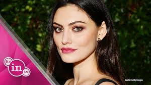 — credits to @grxnmazouz on twitter. Phoebe Tonkin Feiert Ihr Catwalk Debut Als Model Youtube
