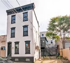 Veronica Blum's Commercial Real Estate Agent Bio & Reviews