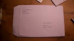 Müssen sie einen brief schreiben und sind daher auf der suche nach einer briefvorlage? Umschlag Richtig Beschriften Brief Beschriften Versandtasche Beschriften Umschlag Adressieren Youtube