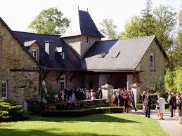 Les menhirs de monteneuf e château de trécesson sono due dei più importanti punti di riferimento della zona. Salle De Reception Mariage Domaine De La Fayette Crea Breizh Photo