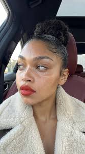 I realized something while making images last night 👀 Some days I just  want to copy a prompt, paste it, tweak a word, done. No convo or thinking.  Just let it run.