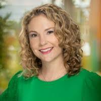 Holly Linders's Instagram, Twitter & Facebook