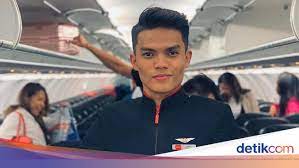 Maskapai penerbangan lion air membuka lowongan kerja untuk jadi pramugara dan pramugari. Kesal Penumpang Jorok Pramugara Ini Bikin Tutorial Pemakaian Toilet Di Pesawat