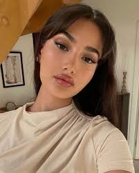 Layla Floyd (laylafloy)