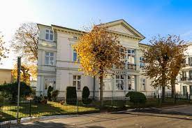 60 qm große behindertengerechte wohnung befindet sich im erdgeschoss im vorderhaus und verfügt über zwei separate eingänge. Villa Fortuna Zentral 80 Meter Zum Strand 2 Zimmer Ferienwohnung 1 Og Haupthaus Ahlbeck Usedom Ostsee Reisen De
