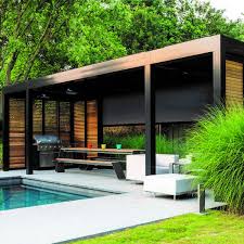Renson Camargue Zeigt Die Motorisierten Jalousien Und Automatischen Dachblatter Automatischen Cam In 2020 Modern Landscaping Modern Pergola Modern Landscape Design