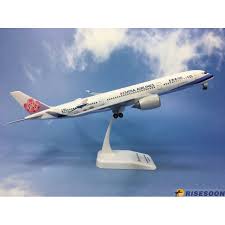 第一次搭中華航空airbus a350機型的商務艙，其實還是滿興奮的，拍照留念一下 我很早就到候機室，但是真的沒有要照相的朋友，可以在貴賓室多休息一下再上來就好，中華航空呈 硬體部份，a350的飛機較新，反而在空間配置與搭乘舒適度上，並不會比boeing 777差。 ä¸­è¯èˆªç©ºè—éµ²å½©ç¹ªæ©Ÿchina Airlines Airbus A350 900 1 200