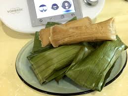 Daun pisang punya dua sisi, warna hijau pekat dan hijau pudar. 8 Aneka Resepi Kuih Tradisional Berasaskan Pisang