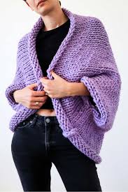 From glamorous infinity scarves to warm and cozy afghans, these super bulky knits make the perfect gift for anyone. Super Chunky Slouchy Shrug The Snugglery