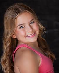 Hannah Moreland's Instagram, Twitter & Facebook