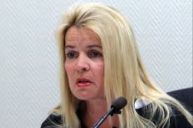 ANOTHER SENIOR COP CAUGHT WITH HIS CHUBBY OLD FINGERS IN THE TILL : Lauda  Finem