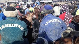 Бузкаши дар чавалай 3.01.2021 рӯзи бой човандоз асп бо номи рақами як 30000 сомо як мошина гирифт. 05 01 2020 Buzkashi Dar Bogi Kalon Kismi 2 Halim Pahlavon Youtube