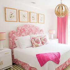 You can choose a focal wall in the bedroom and decorate it with floral patterned wallpaper. Preppy Decor Pink Bedroom Decor Room Ideas Bedroom Preppy Room