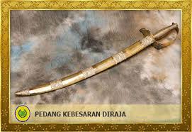 Alat kebesaran diraja negeri pahang merupakan sekumpulan alatan yang menjadi lambang kekuasaan, kedaulatan serta keabsahan sultan pahang darul makmur. Alat Kebesaran Diraja