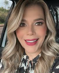 Yeritzon García, nacido en San Cristóbal, es un guitarrista, multi  instrumentista, compositor, arreglista, docente de la escuela Miguel Angel  Espinel y formador en El Sistema. A los 18 años se acerca a