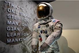 Padahal menurut insinyur kelistrikan pada misi apollo, gary johnson, jika dua modul itu bertabrakan akan ada bencana besar. Baju Luar Angkasa Neil Armstrong Dipamerkan Di Smithsonian Kabar24 Bisnis Com