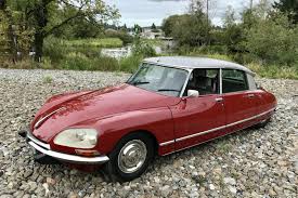 The Citroen DS: The Classic Luxury Car Way Ahead of Its Time