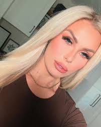 Mara Carson's Instagram, Twitter & Facebook