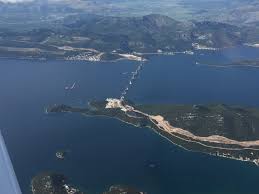 The two are separated by a narrow channel. Datei Peljesac Bridge Construction 01 Jpg Wikipedia