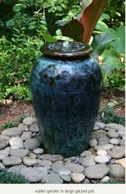 How To Do It No Matter If Your Garden Is Big Or Small Having A Fountain Can Transform An Fontaine De Jardin Caracteristiques D Eau De Jardin Jardin D Eau