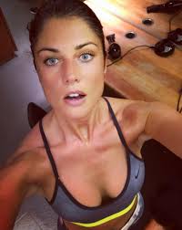 Novari, amore a gonfie vele con Daniela Ferolla per l'ex ad di 3 Italia