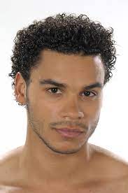 It is very important that hair relaxers should always be applied with the necessary protection. The Foss Academy Making Waves On Afro Hair