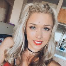 Carla Mata (@_carlala)