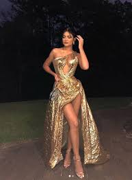 Das paar gönnt sich gerade in griechenland eine kleine auszeit. Kylie Jenner Outshines Hailey Bieber At Wedding To Justin