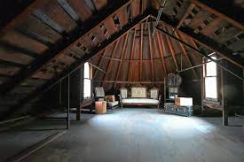 Further benefits include a kitchen/living room, double bedrooms, fully tiled bathroom. Journey Through Winchester Mystery House