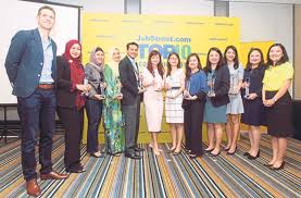 Those who are inclined to work in the it, sme business lines, commercial or consumer maybank sectors should join mdp. Career Development Programmes Attract Top Talents